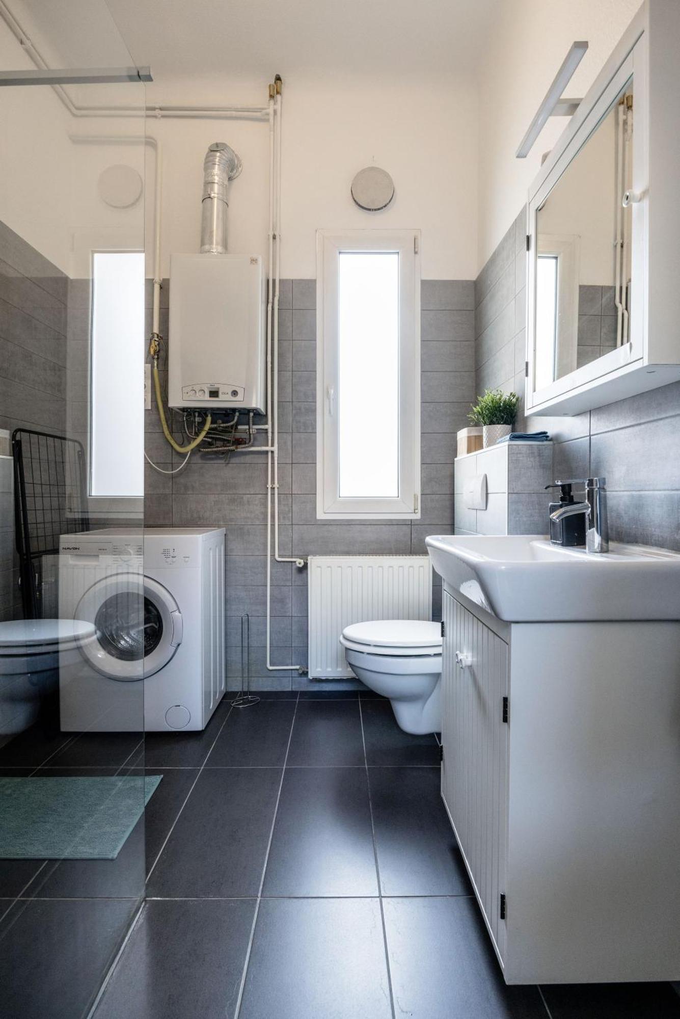 Stylish And Colourful Apartment In The City Centre Budapest Exteriör bild