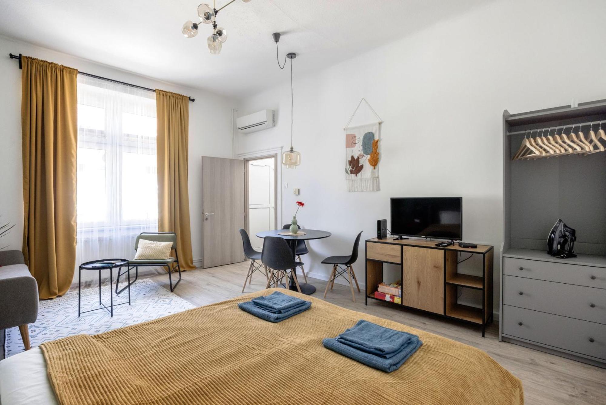 Stylish And Colourful Apartment In The City Centre Budapest Exteriör bild