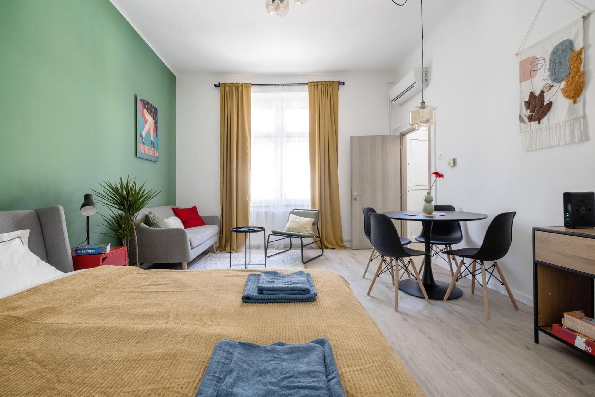 Stylish And Colourful Apartment In The City Centre Budapest Exteriör bild